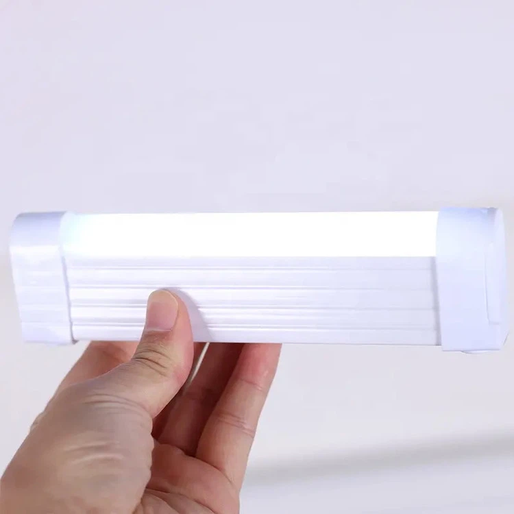 Multifunction charging emergency batten light1 Multifunction charging emergency batten light1